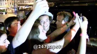 Harry Styles getting some love while arriving back to his Hotel in NYC (06-30-13)