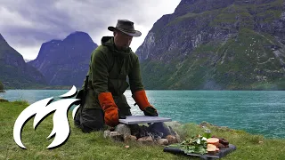 Huge Bushcraft Breakfast cooked on a Rock in the Wilderness 🔥