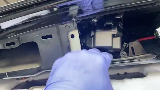 2006 Mercedes-Benz ML350 Trunk Actuator Replacement