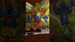 Disney Lilo and Stitch 3D figural bag clip series 5 unboxing