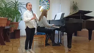 Українська народна пісня "Сонце низенько" в обробці М. Лисенка виконує учениця 3 класу Гуцул Римма