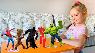 Superheroes Dance with Emma and daddy 색칠공부를 하면 슈퍼히어로랑 신나게 춤을 춘다고 헐크 스파이더맨 캡틴 아메리카 배트맨