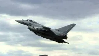 RAF TYPHOON EUROFIGHTER TAKE OFF FARNBOROUGH 2010