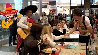 FAZENDO SERENATA EM PÚBLICO COM MARIACHI - PEGADINHA