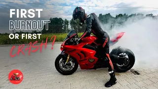 2023 Ducati Panigale V4s girls first burnout, crash or fail?