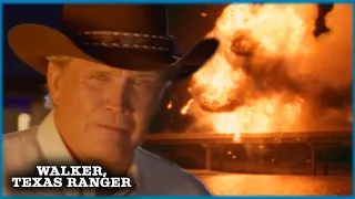 Corrupt Sheriff (Lee Majors) Blows Up Innocent Trucker | Walker, Texas Ranger