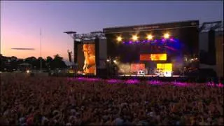 Rihanna - Cheers (Live at V Festival 2011) HQ