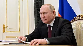 Vladimir Putin recognises Ukrainian separatist regions, in escalation of tensions