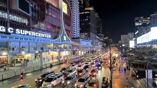 Walking Bangkok Night Skywalk Central World Square - New Samsung S20 Phone