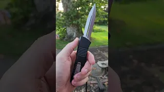 10 second knife review #shorts #dbad #johnwick #microtech #combattroodon #badass
