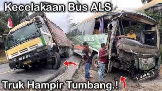 Kecelakaan Bus ALS Truk Tronton Hampir Tumbang