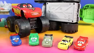 Disney Pixar Cars & Lightning McQueen Dreams Mini Adventures Cars and Garbage Truck Stinky