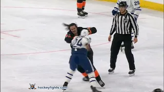 Wayne Simmonds vs Zack MacEwen Apr 2, 2022