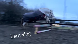 BARN VLOGGG!! (again 😎) || free school jumping, hack down the lane, sneek peak.. new yard?  | GoPro