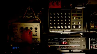 Live electro/acid/techno jam using tr808 and re-303