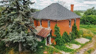 The Filmmakers abandoned overgrown farmhouse - Tons Left Behind! (Forgotten Homes Ontario Ep.67)