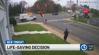 Barbers save young girl from wandering into busy intersection