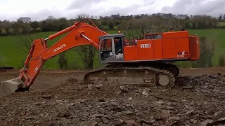 Hitachi 870 excavator loading dumptrucks for road construction #2