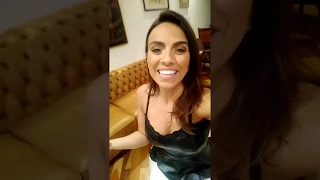 Apresentadora Gabriela Di França da Rede TV manda beijo pro Luciano D10
