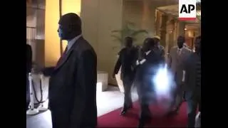 Mugabe leaves hotel, Mbeki arrives to mediate in power-sharing negotiations