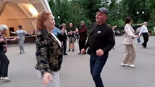 НА ШУЛЯВЦІ ЗНОВУ СВЯТО!👍💃🕺/ВЕСЁЛЫЕ ТАНЦЫ В ПАРКЕ ГОРЬКОГО ХАРЬКОВ МАЙ 2021