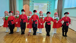 Русский танец "У реки " в детском саду