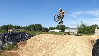 DIRTJUMPER VS BMX 24" ON MY BACKYARD TRACK