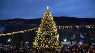 Відкриття Ялинки у Яремчі. Засяяла Карпатська Красуня в День Святого Миколая 2021