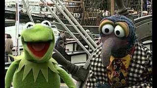 Kermit and Gonzo on Kermit's relationship with Miss Piggy