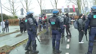 Top Channel/Gishtin e mesit për protestuesit. Kandidati francez anti-islam gati të mbushë stadiumet