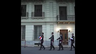 Izado de Pabellones en plaza Independencia