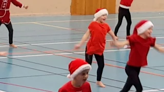 Werner & Werner - Vår Julskinka har rymt (Arvika Gymnastikförening Julshow 2017) med Heidi