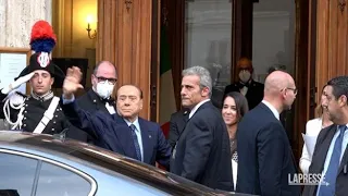 Governo, l'arrivo di Berlusconi al Senato