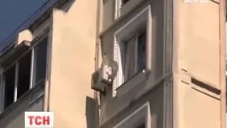4-річна дівчинка ледь не випала з вікна 9-го поверху
