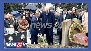 Pamje nga ceremonia e varrimit të Nexhmije Hoxhës, mungon i biri