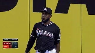 WSH@MIA: Ozuna makes a leaping catch into the wall