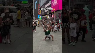 Street show NYC📍Times Square. Full video on @TheCityWalker_official  #nyc #newyorktimessquare