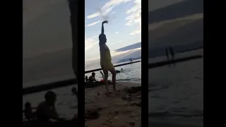 Танцы на песке. Берег моря Кабардинки. 27 июня 2021 г.