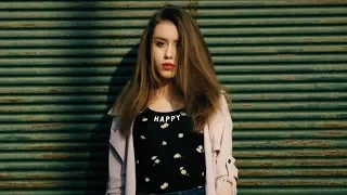 Naty Hrychová – Píseň z klišé (Official music video)