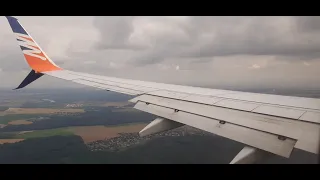 SmartWings 737-800 landing in Prague, RWY06