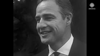 En 1965, Marlon Brando interviewé en français