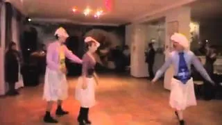 Пьяный танец лебедей на свадьбе
