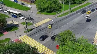 Мотоциклист ДПС врезался в такси на большой скорости видео