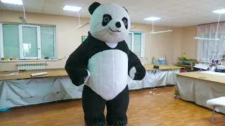 Inflatable Panda suit. Надувной костюм Панда. Aufblasbarer Panda-Anzug. Надувний костюм Панда.