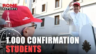 🇻🇦VATICAN | 1,000 confirmation students sing to Pope Francis at the Vatican