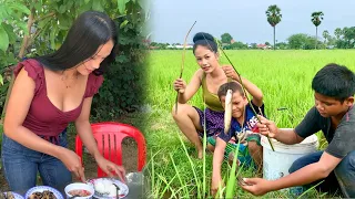 Village Girl Catch Fish On Rice Field| Catch Clean Cook Fish Primitively |