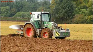 Ploughing with Fendt 415