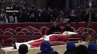 Thousands View Pope Benedict XVI's Body at Vatican