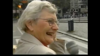 Autovrije Zondag 1999 op de Dam in Amsterdam met woordvoerder Rene Danen van Milieudefensie.