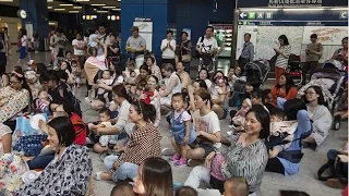 Breastfeeding Flash Mob Takes Over Hong Kong Train Station